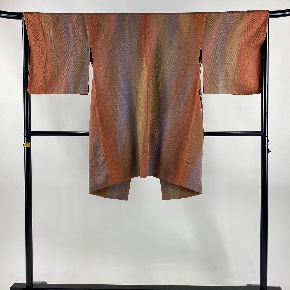 道中着 身丈95 cm 裄丈66 M 和装コート 落款 よろけ縞 地紋 ぼかし サーモンピンク 正絹 秀品