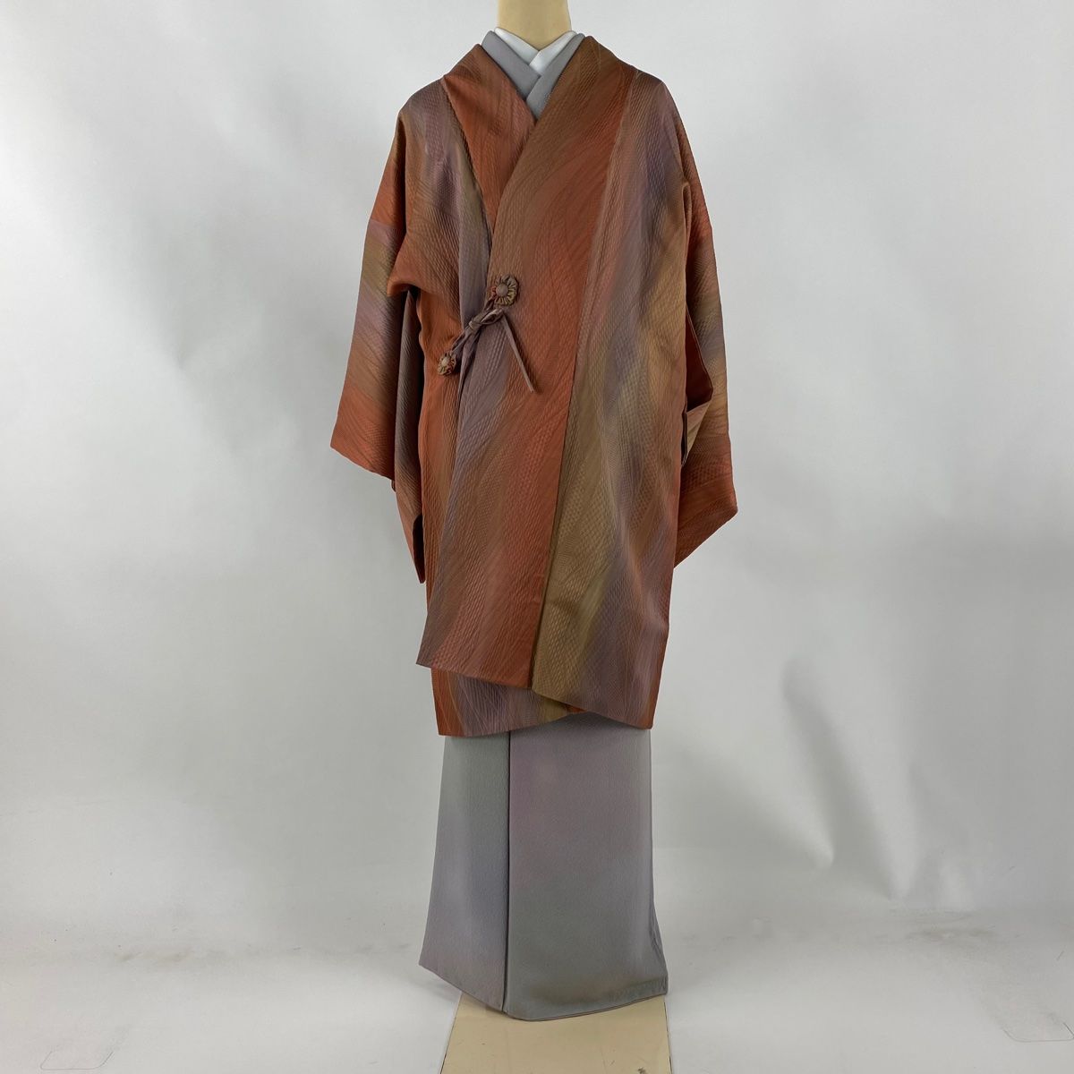 道中着 身丈95 cm 裄丈66 M 和装コート 落款 よろけ縞 地紋 ぼかし サーモンピンク 正絹 秀品