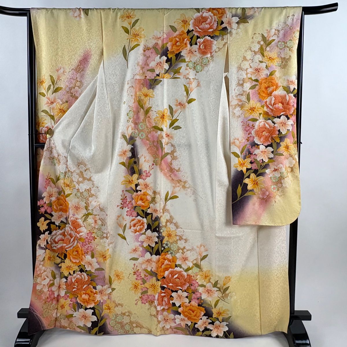 振袖 身丈167 cm 裄丈66 5 M 袷 牡丹 百合 箔 刺繍 クリーム 正絹 秀品