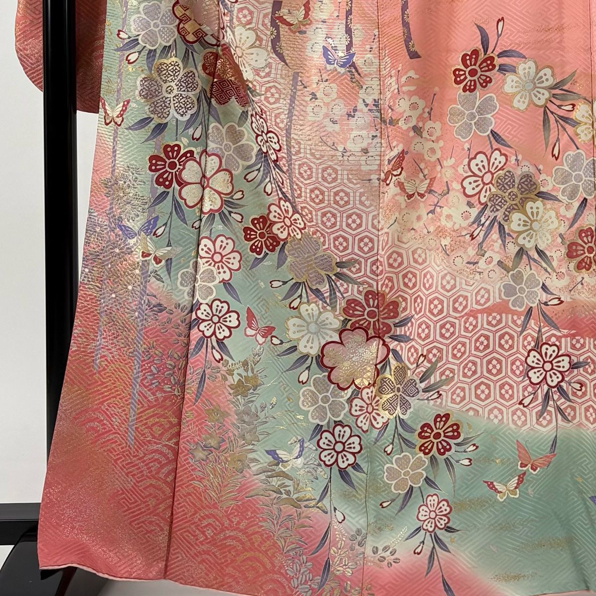 振袖 身丈163 5 cm 裄丈65 M 袷 枝垂れ桜 蝶 金銀彩 ぼかし ピンク 正絹 秀品