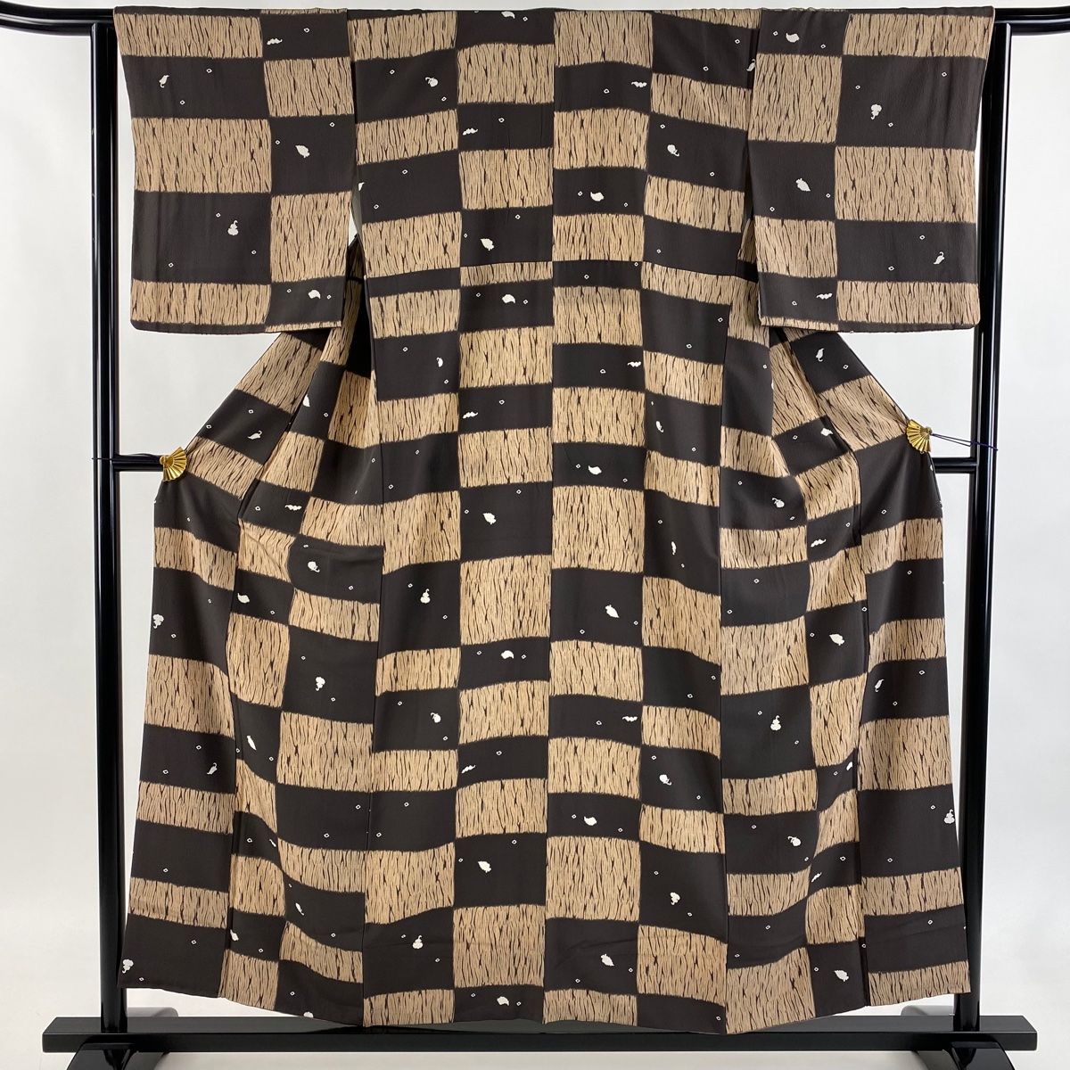 小紋 身丈156 cm 裄丈63.5 S 袷 生り物 幾何学 薄茶色 正絹 秀品