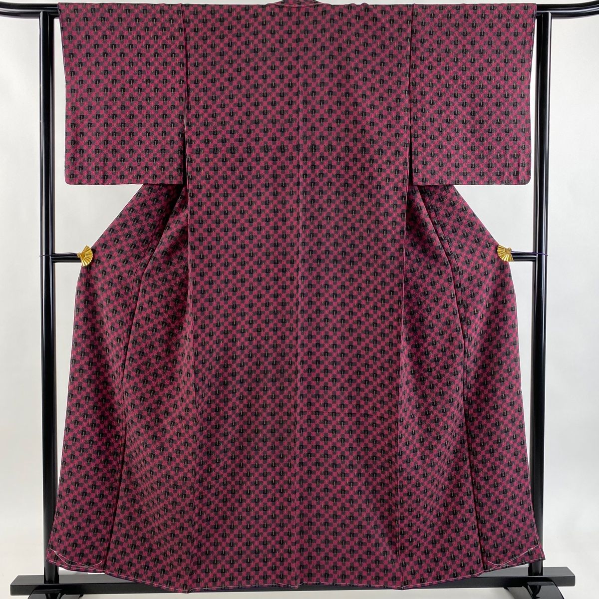 小紋 身丈155 cm 裄丈61 S 袷 幾何学 ちりめん 赤紫 正絹 秀品