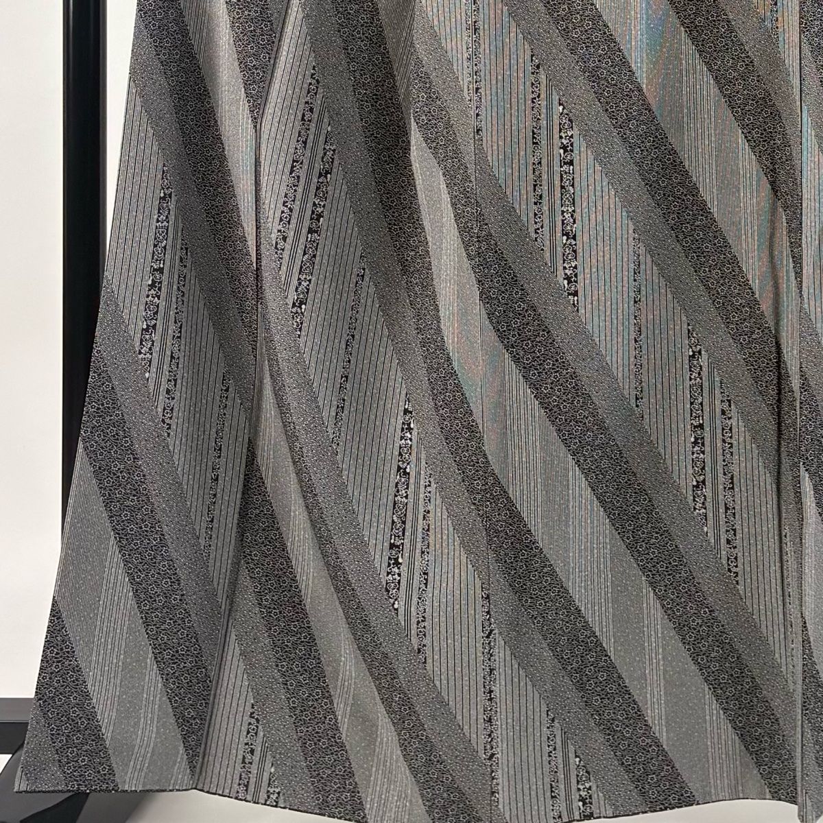 江戸小紋 身丈162 5 cm 裄丈66 M 袷 草花 縞 黒灰 正絹 秀品