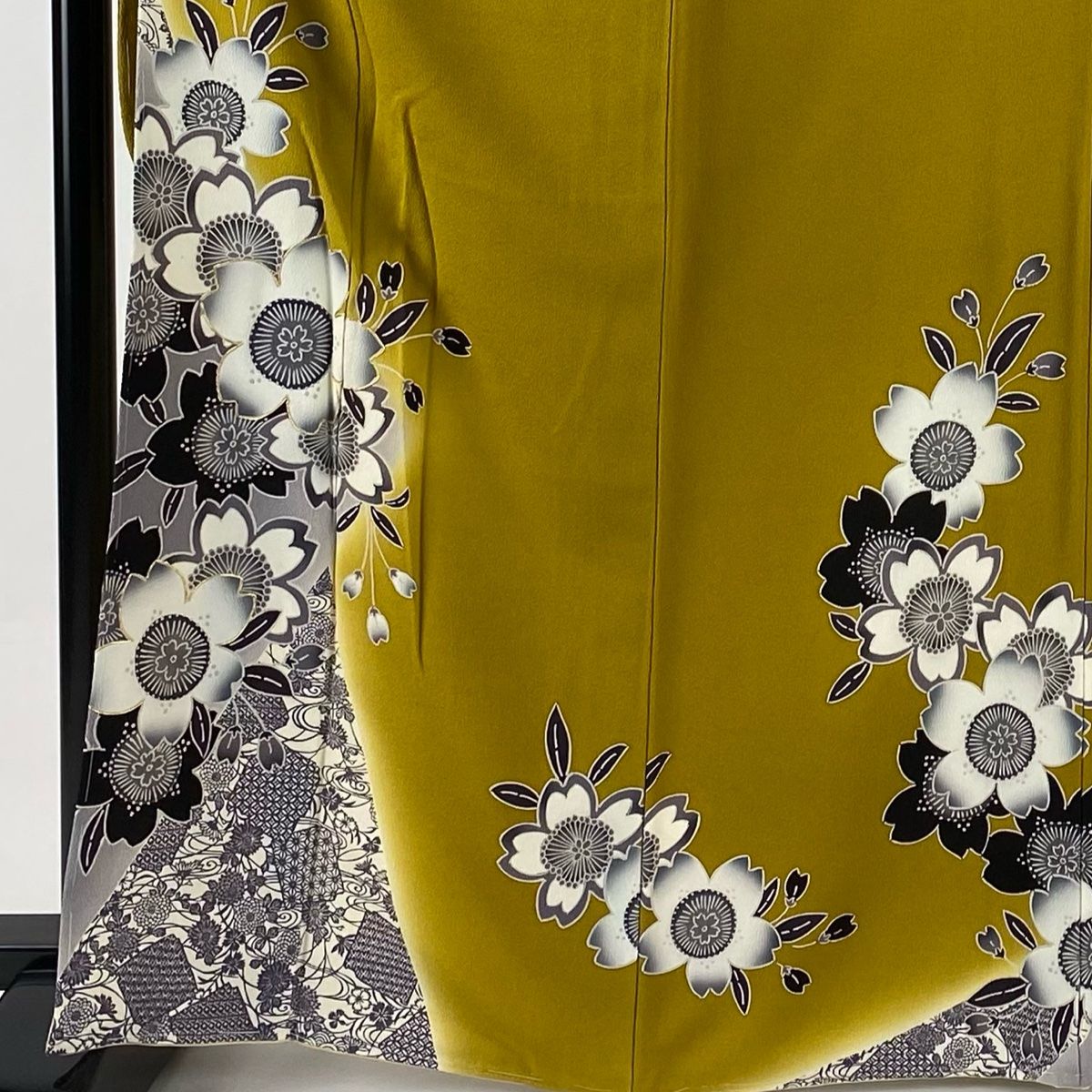 振袖 身丈162 cm 裄丈65 5 M 袷 桜 菊 金糸 茶緑色 正絹 秀品