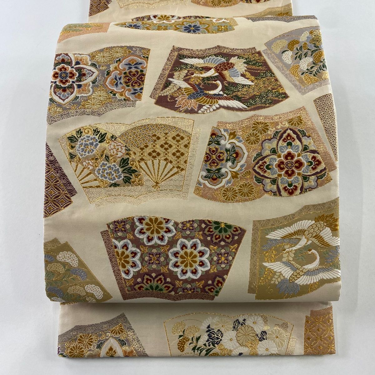 袋帯 秀品 冊子 華文 金糸 箔 ベージュ 六通 正絹