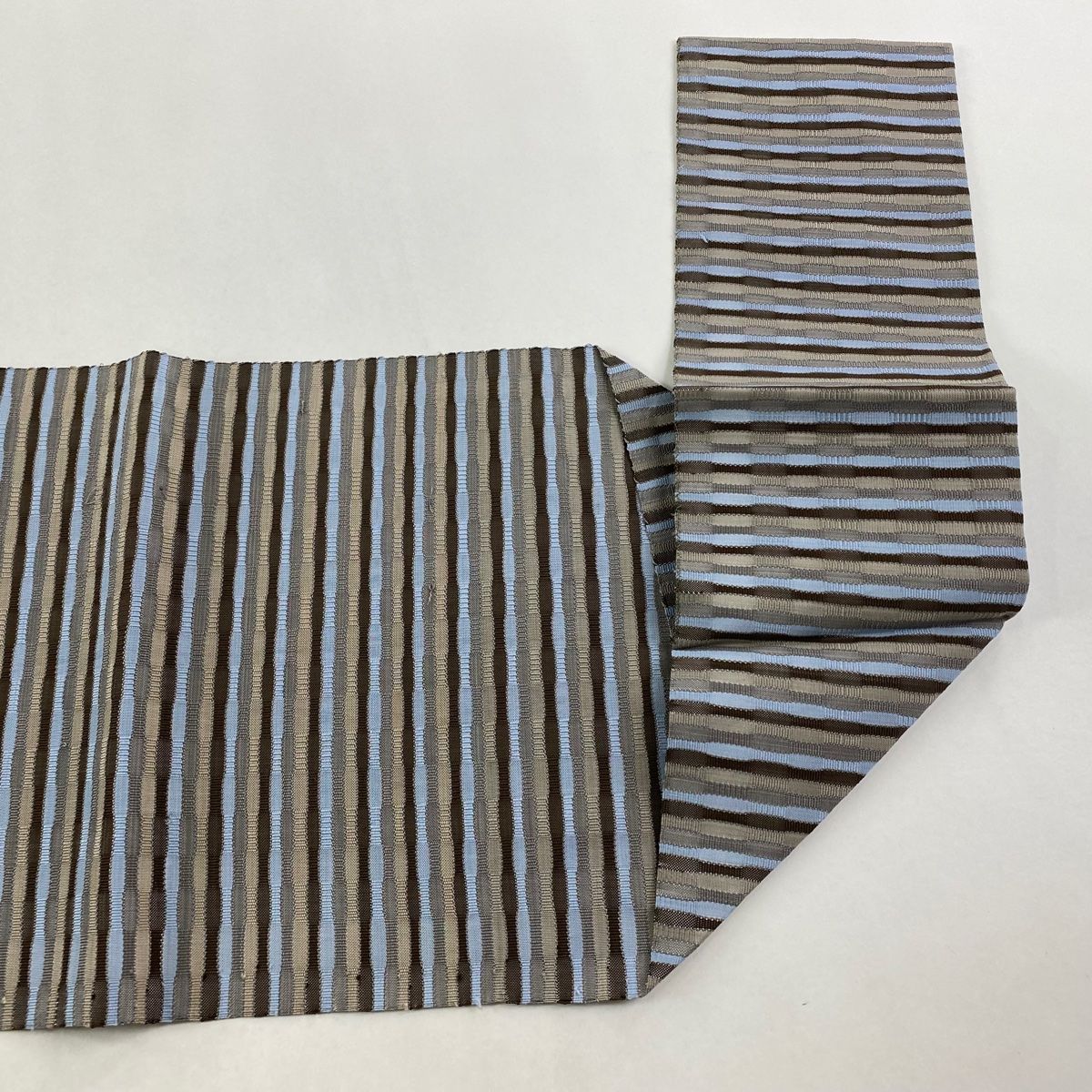 名古屋帯 美品 名品 八寸名古屋帯 松葉仕立て 市松 縞 正絹 名古屋帯 秀品 八寸名古屋帯 松葉仕立て 縞 幾何学 茶紫 正絹 【中古