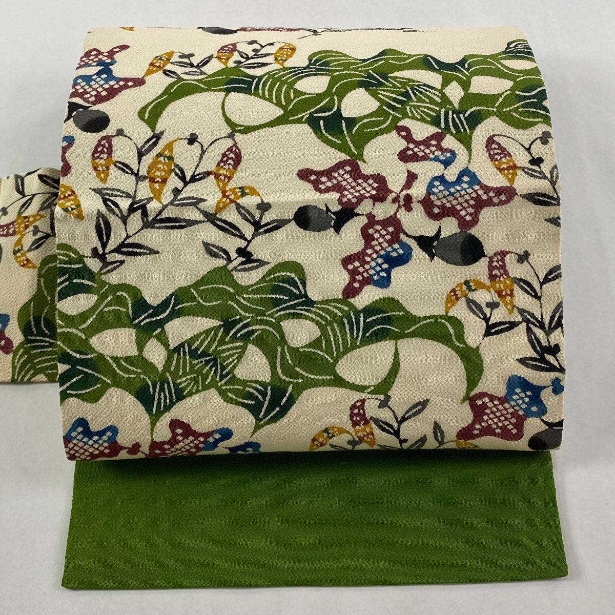 名古屋帯 秀品 草花 縮緬 ベージュ 正絹