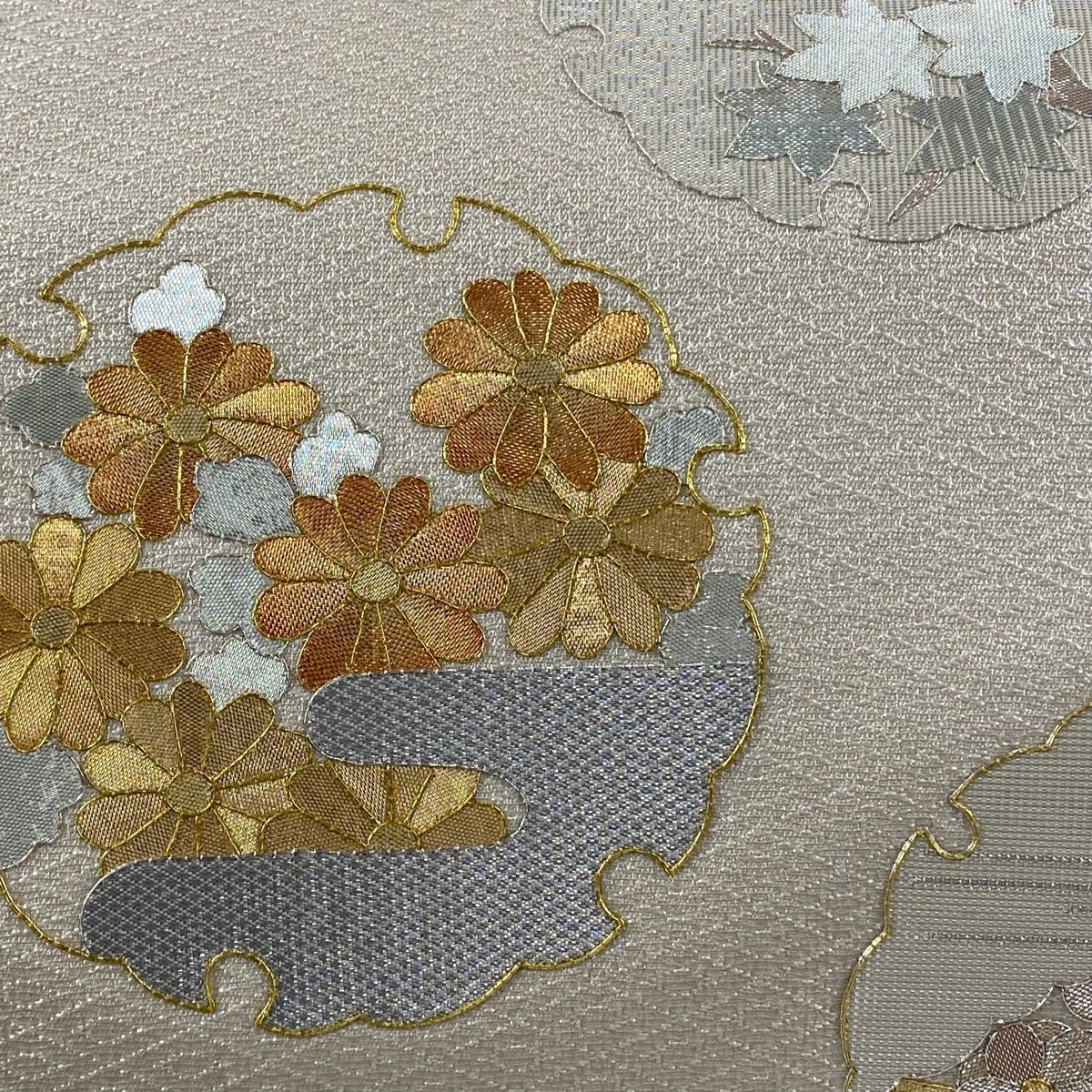 A 菊花模様 銀駒刺繍 銀色 太鼓 正絹 フォーマルな袋帯 A 菊花模様 銀駒刺繍 銀色 太鼓 正絹 フォーマルな袋帯