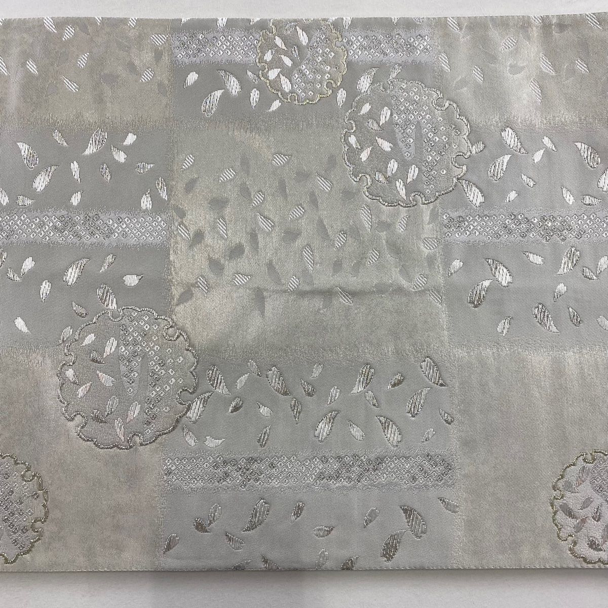  袋帯 秀品 市松雪輪文 花びら 銀糸 箔 灰白 六通 正絹 袋帯 帯