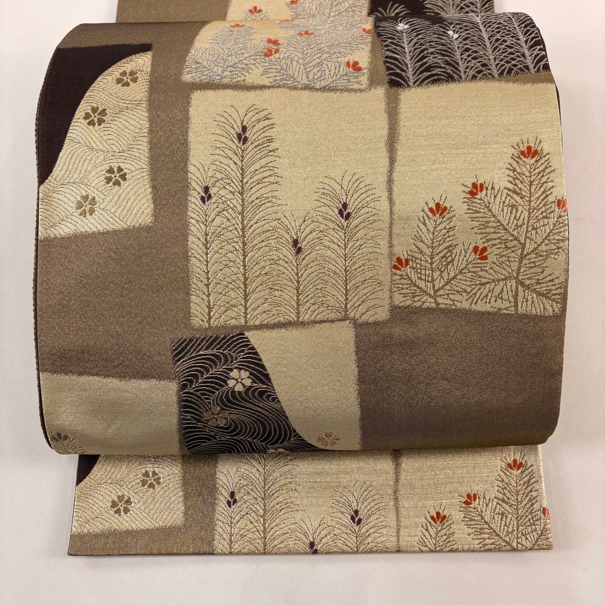袋帯 秀品 おとづれ 色紙 松 金銀糸 箔 茶色 六通 正絹
