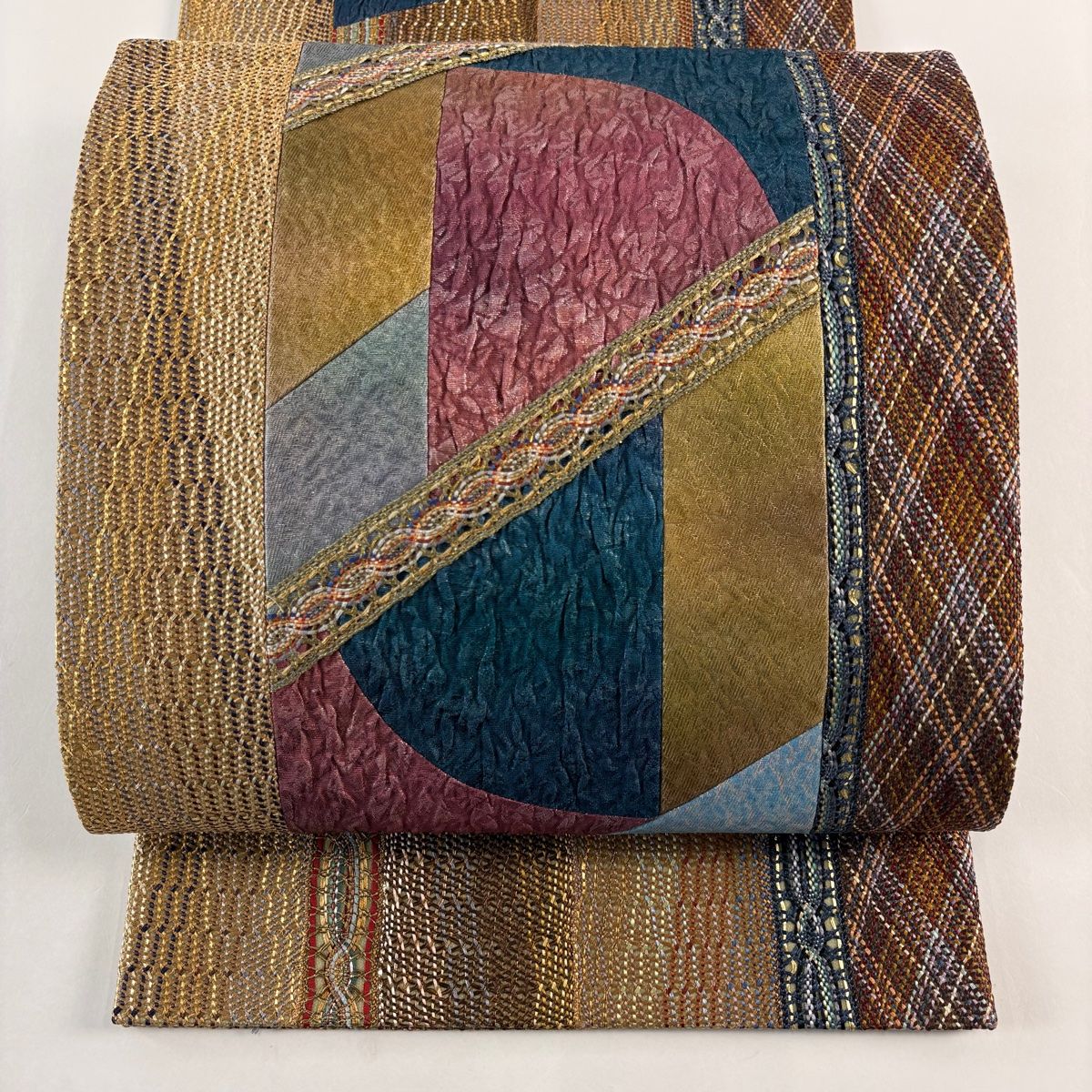 袋帯 秀品 幾何学 金糸 切り嵌め 黄土色 お太鼓柄 正絹