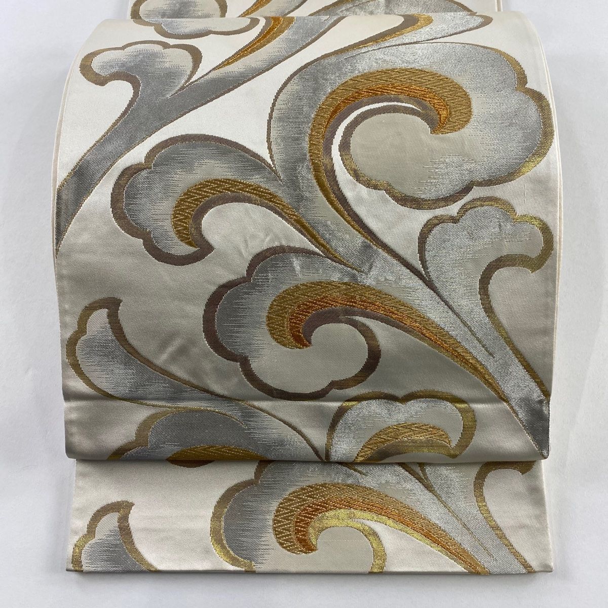 袋帯 秀品 服部織物 落款 唐草 金銀糸 箔 灰白 六通 正絹