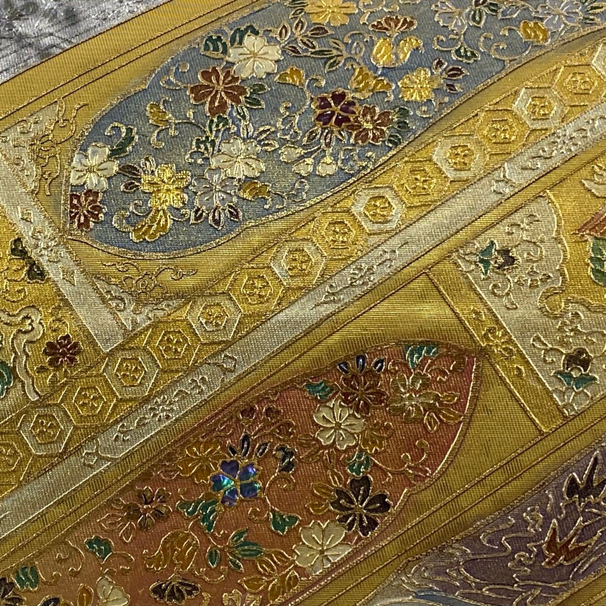 袋帯 秀品 草花 鳳凰 螺鈿 金銀彩 金色 お太鼓柄 正絹