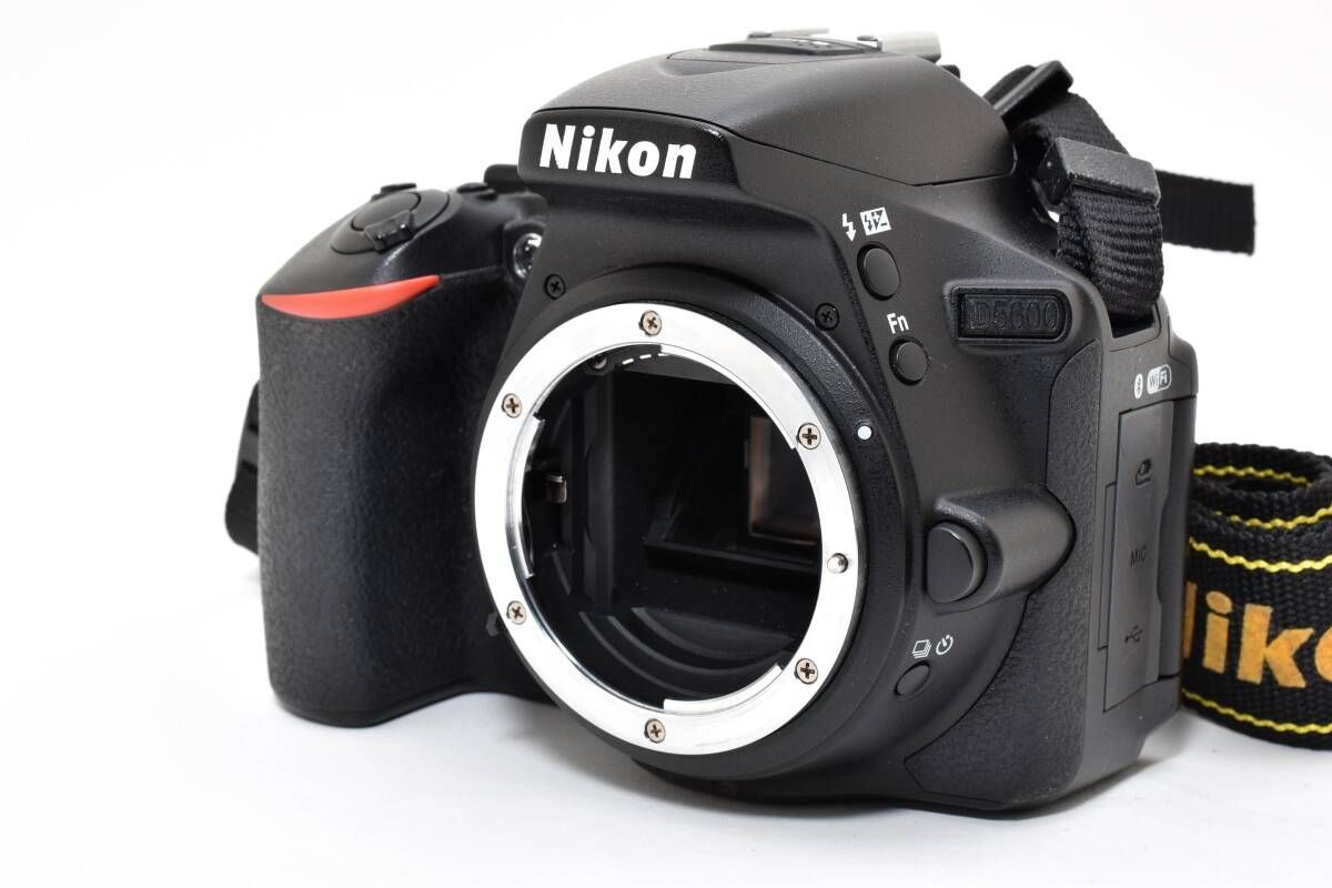 ニコン Nikon D5600 ボディ デジタル 一眼レフカメラ 3659W11181 882