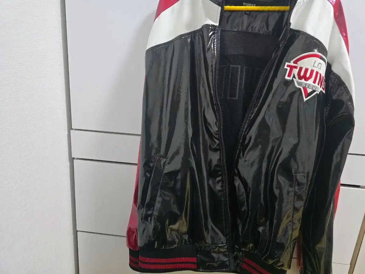 LG TWINS サテンジャンパー