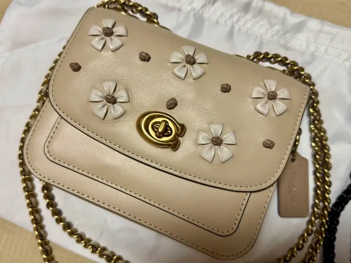 COACH フラワー装飾 ショルダーバッグ 2種