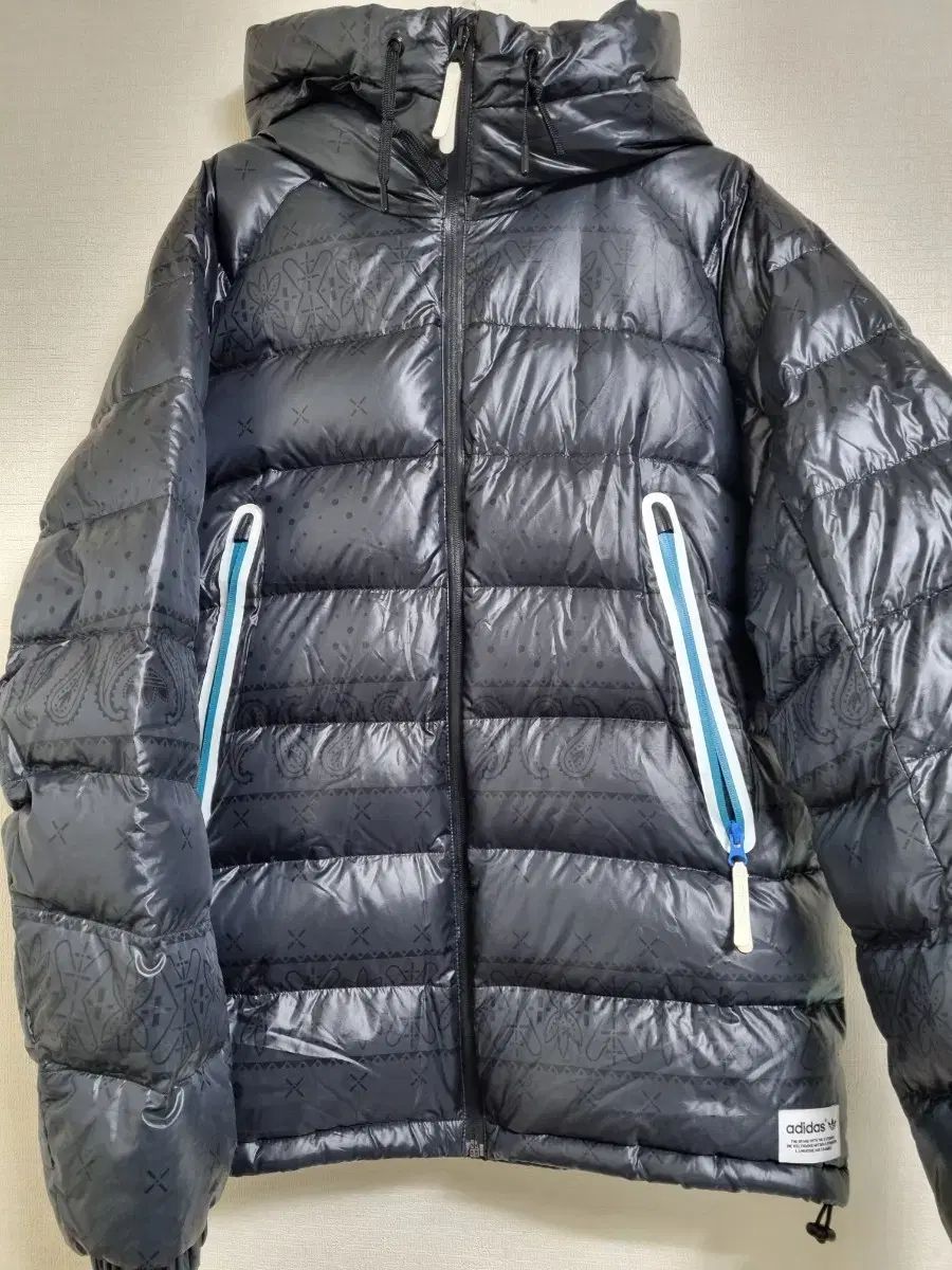 XL 105 アディダス トーキョー ダウン