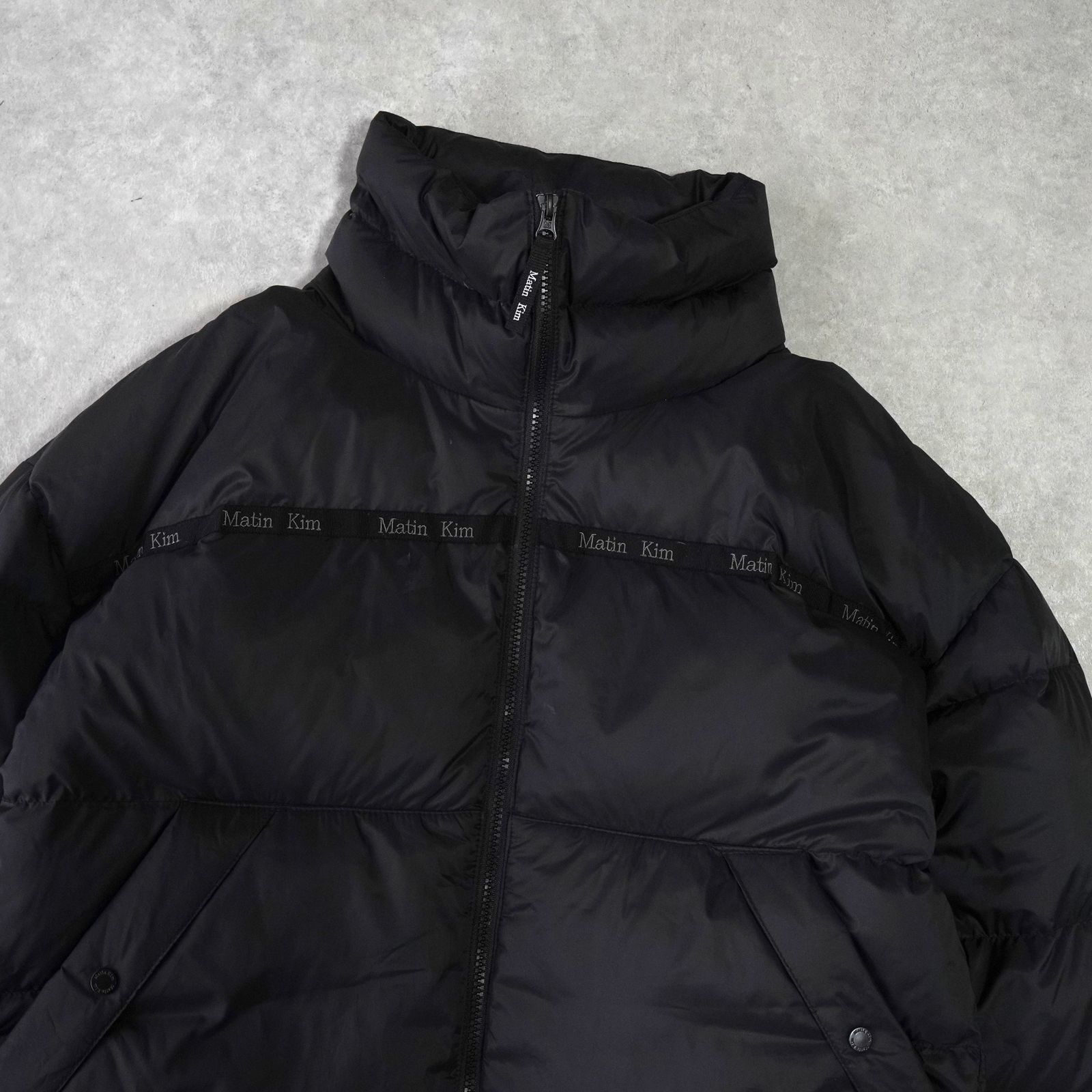 マーティンキム ロゴ ダウンジャケット ブラック - メルカリ