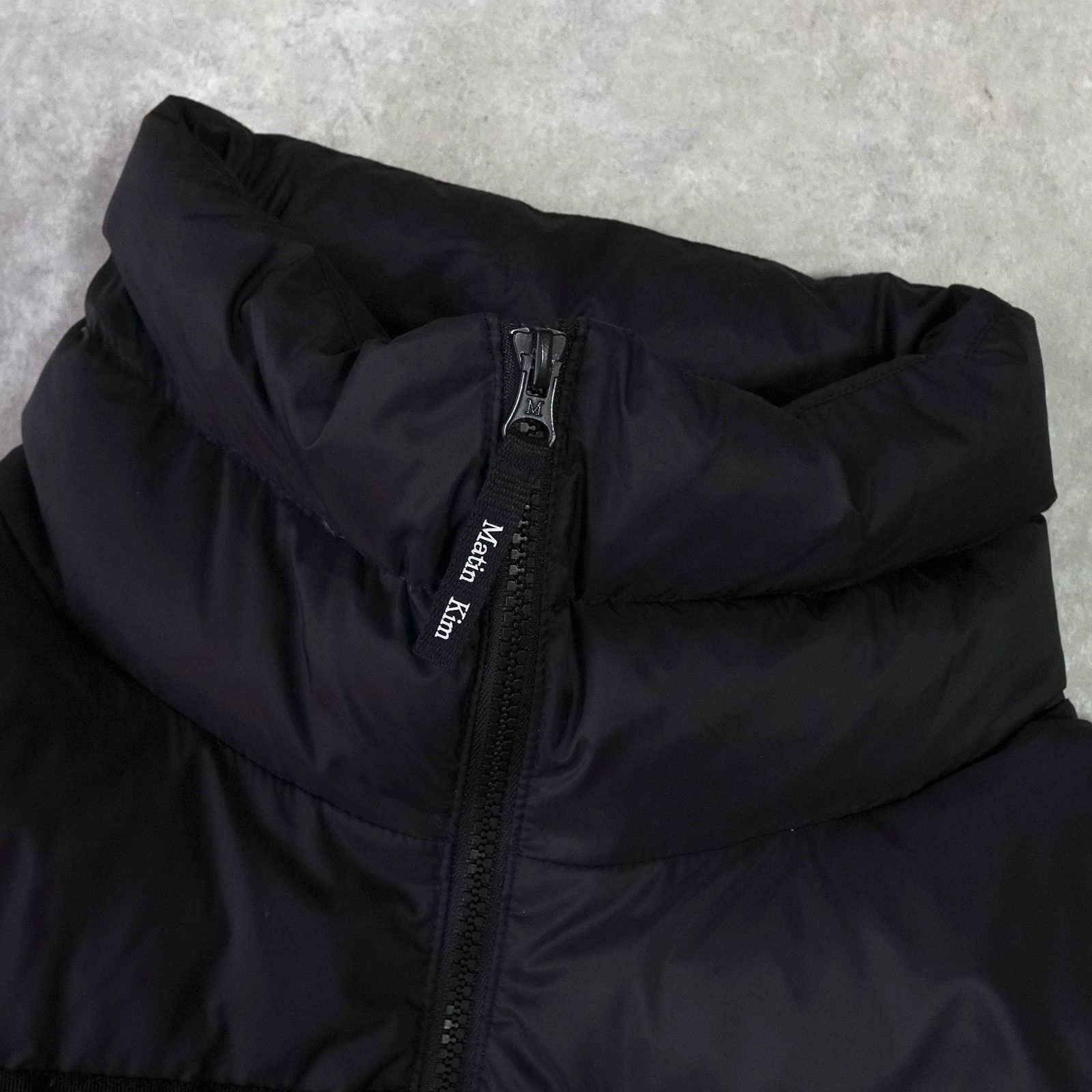 マーティンキム ロゴ ダウンジャケット ブラック - メルカリ