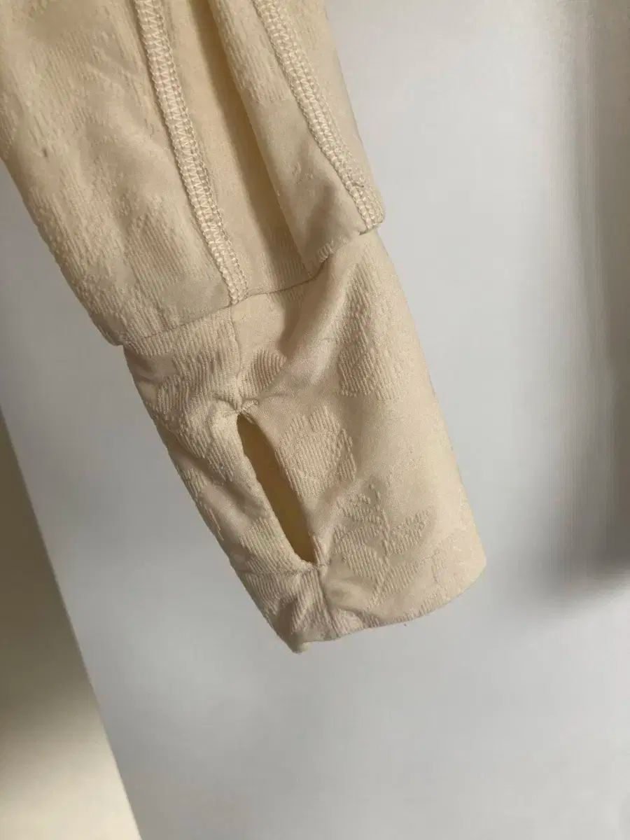 ボタン トップス