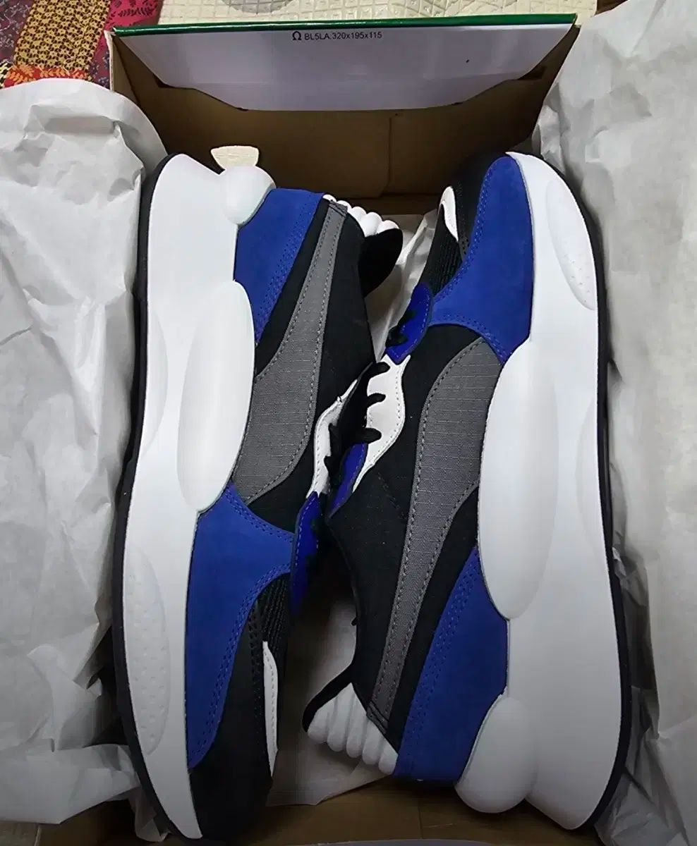 プーマ ランニングシューズ 106 000円 - 45 000円