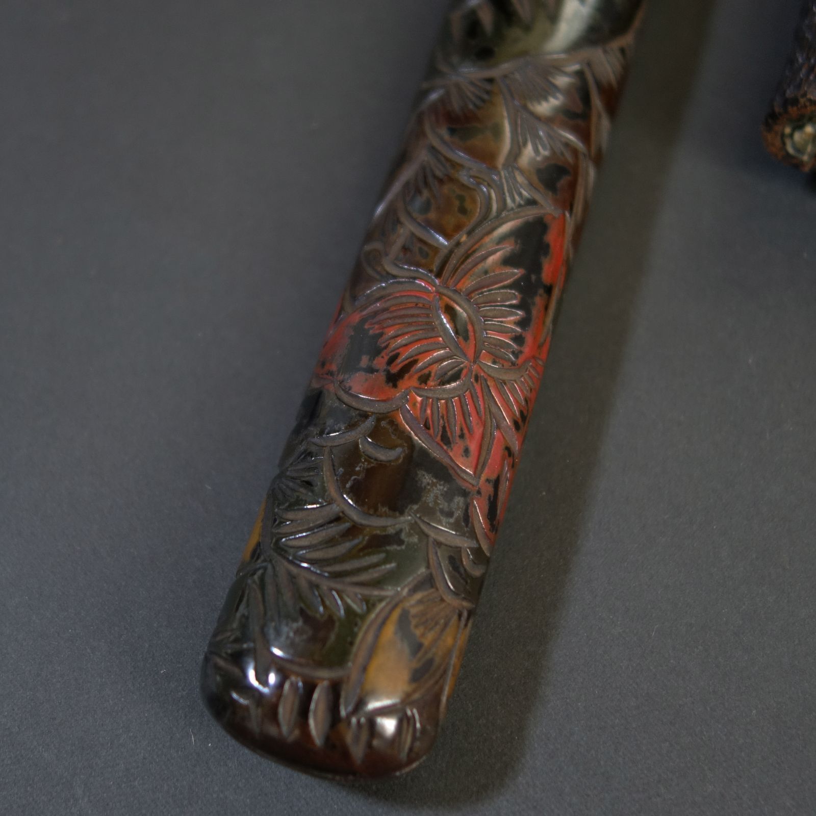 煙管筒 【 彫彩漆 牡丹蝶文様 煙管筒 煙草入 】 漆器 喫煙具 煙管 骨董