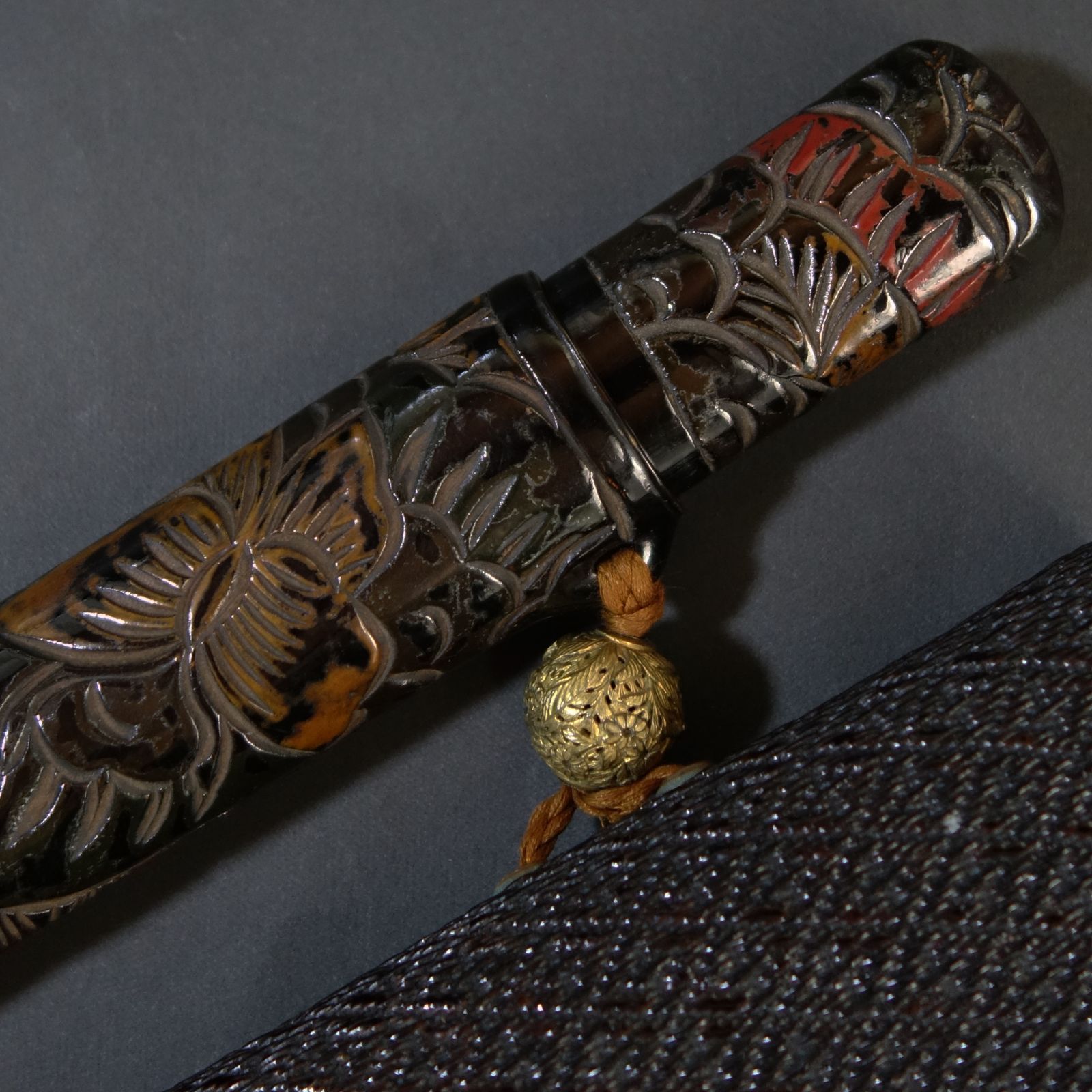 煙管筒 【 彫彩漆 牡丹蝶文様 煙管筒 煙草入 】 漆器 喫煙具 煙管 骨董