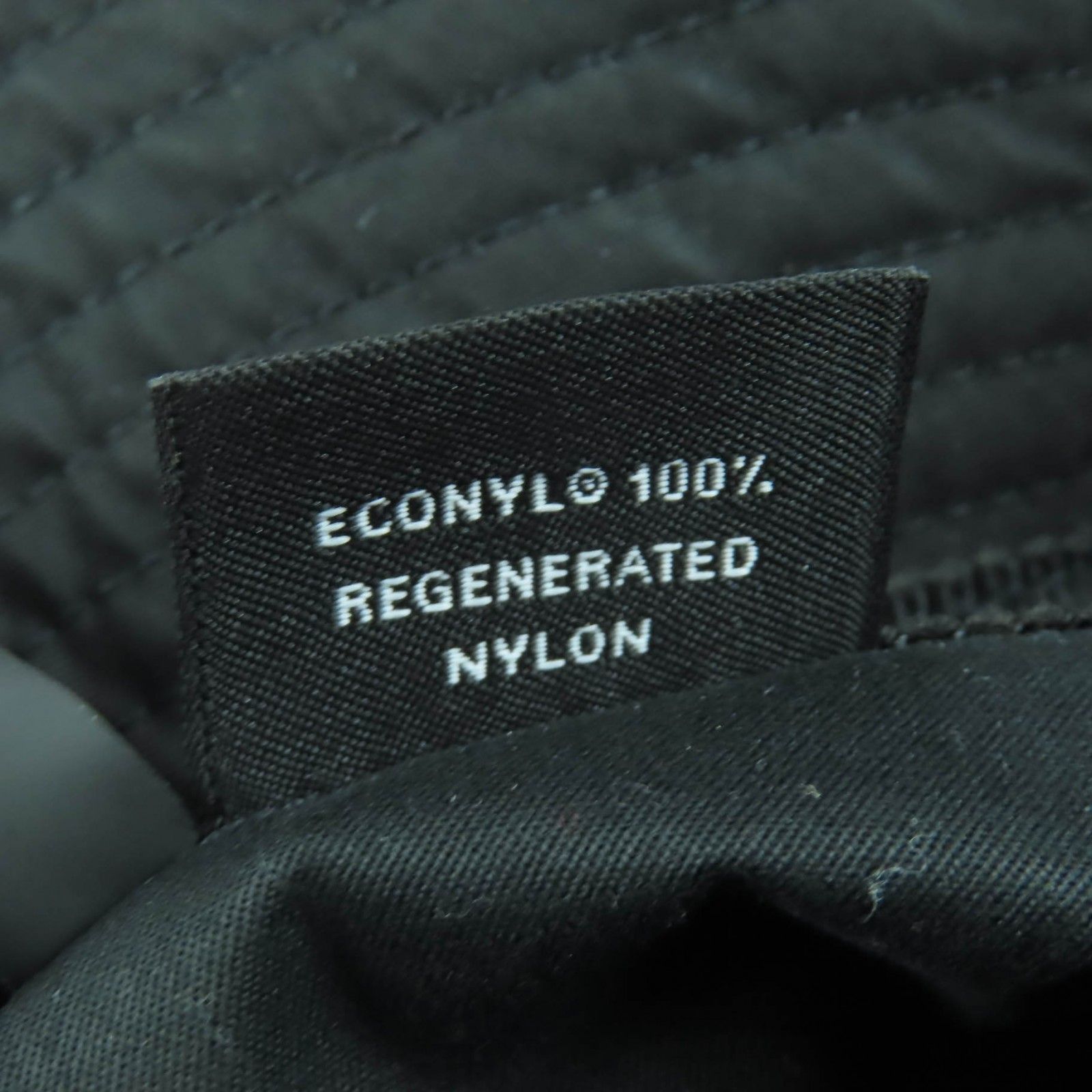 トライアングルロゴプレート