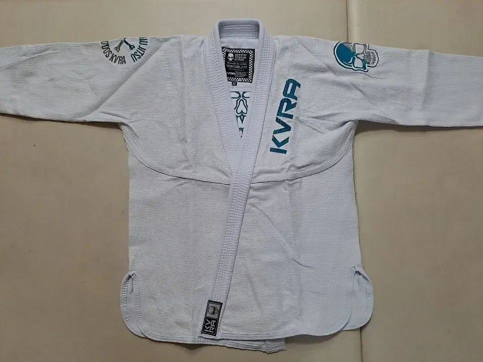 a級 KVRA 影 白 柔術 Jiu-Jitsu 柔道着