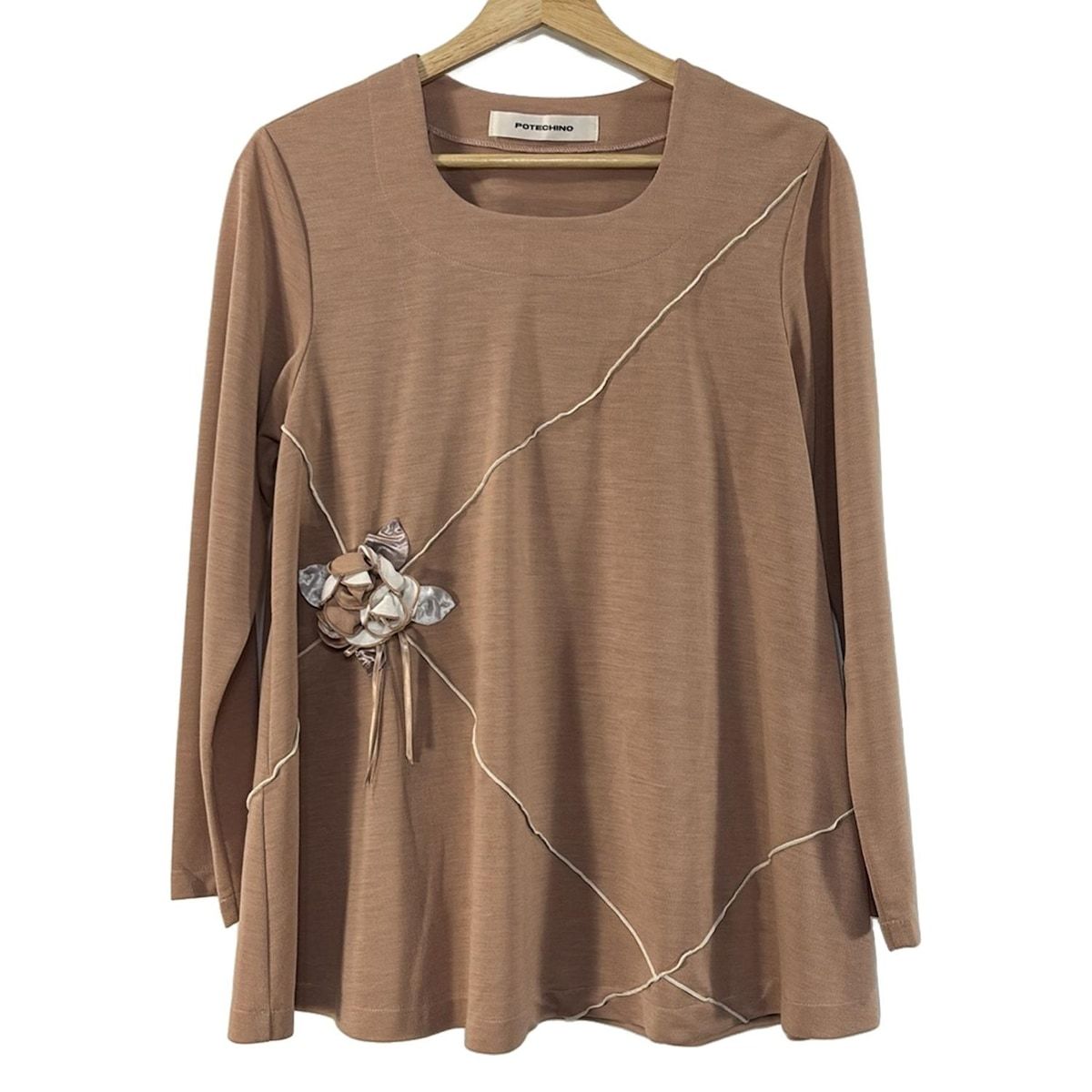 potechino ポテチーノ チュニック レディース - ピンクベージュ×アイボリー×マルチ クルーネック 長袖 フラワー 花 リボン