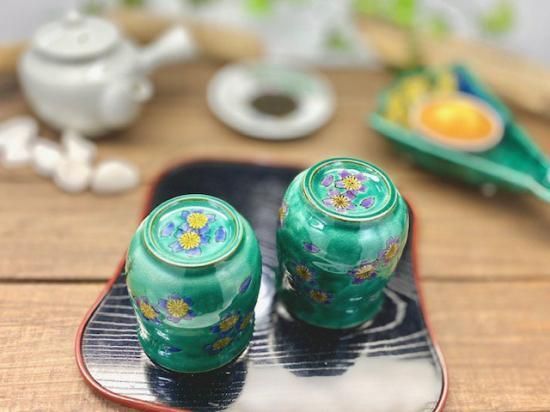 【売り尽くし！】 メーカー直送 九谷焼 夫婦湯呑 グリーン地桜 裏絵 仕事着