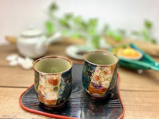 メーカー直送 九谷焼 夫婦湯呑 青粒 金花詰 裏絵