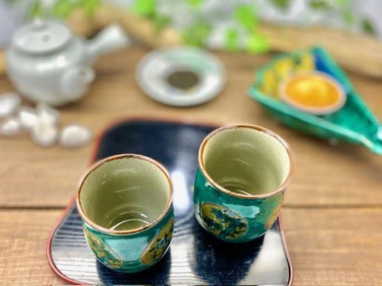 メーカー直送 九谷焼 夫婦湯呑 丸紋松竹梅緑塗り 裏絵