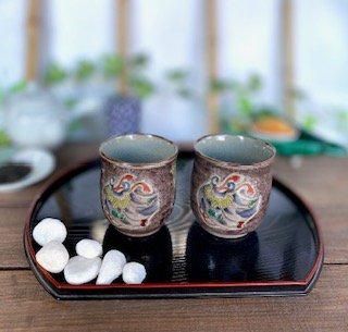 メーカー直送 九谷焼 夫婦湯呑 宝尽くし紫塗り 中裏絵