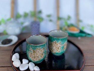 メーカー直送 九谷焼 夫婦湯呑 しだれ桜緑塗り 裏絵