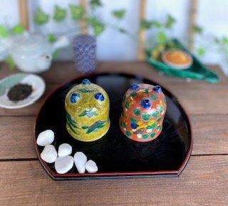 メーカー直送 九谷焼 ペア湯呑 吉田屋万年青＆木米写し 三つ足 裏絵 WWW_OPDRERGINERDOGAN_COM