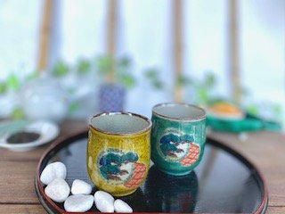メーカー直送 九谷焼 夫婦湯呑 金丸松竹梅 黄色＆緑塗り 裏絵
