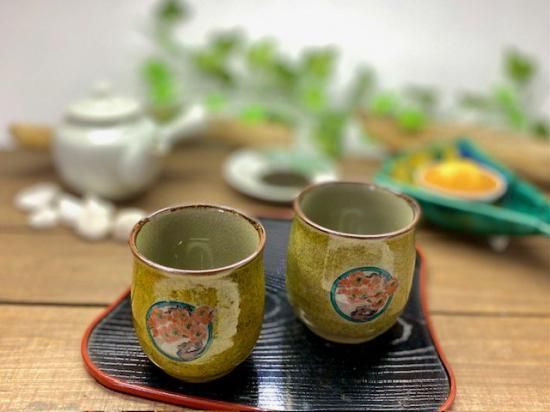 メーカー直送 九谷焼 夫婦湯呑 金丸松竹梅黄色塗り 裏絵