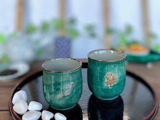 メーカー直送 九谷焼 夫婦湯呑 ソメイヨシノ緑塗り&しだれ桜緑塗り 裏絵