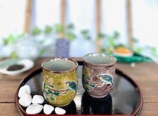 メーカー直送 九谷焼 夫婦湯呑 金糸梅に鳥 黄色&紫塗り ハート 裏絵