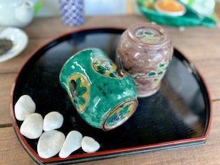 メーカー直送 九谷焼 夫婦湯呑 丸紋松竹梅緑塗り＆紫塗り 金糸梅に鳥 ハート 裏絵 WWW_OPDRERGINERDOGAN_COM