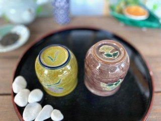 メーカー直送 九谷焼 夫婦湯呑 黄塗りなでしこ＆紫塗り 金糸梅に鳥 ハート 裏絵 WWW_OPDRERGINERDOGAN_COM