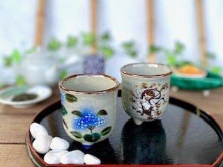 メーカー直送 九谷焼 夫婦湯呑 三つ足 がく紫陽花&風神雷神 中裏絵