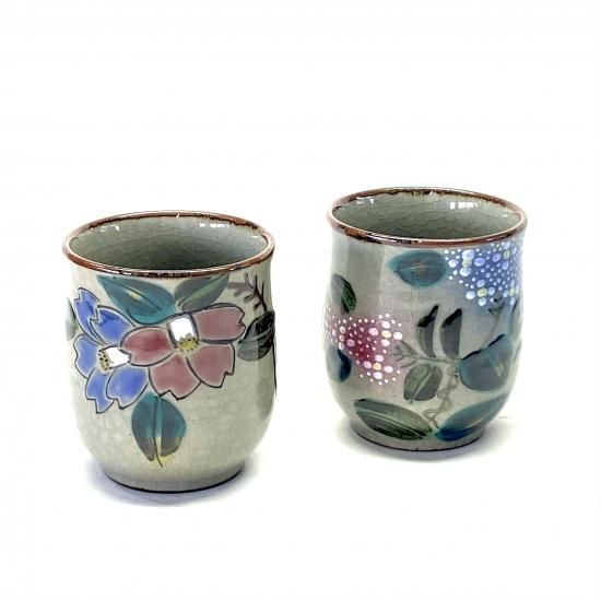 メーカー直送 九谷焼 ペア湯呑 同サイズ コンビ山茶花&がく紫陽花ピンク ブルー 裏絵