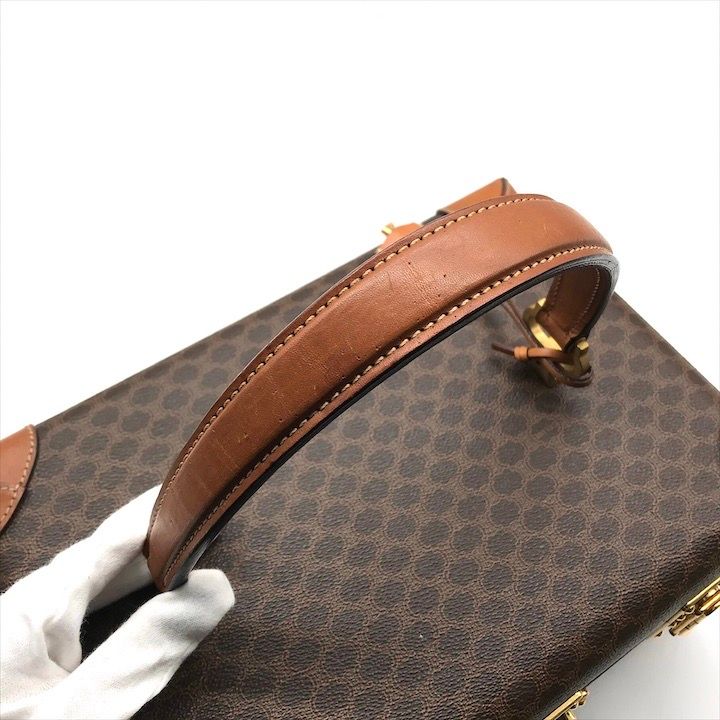 トリオンフ ハンド