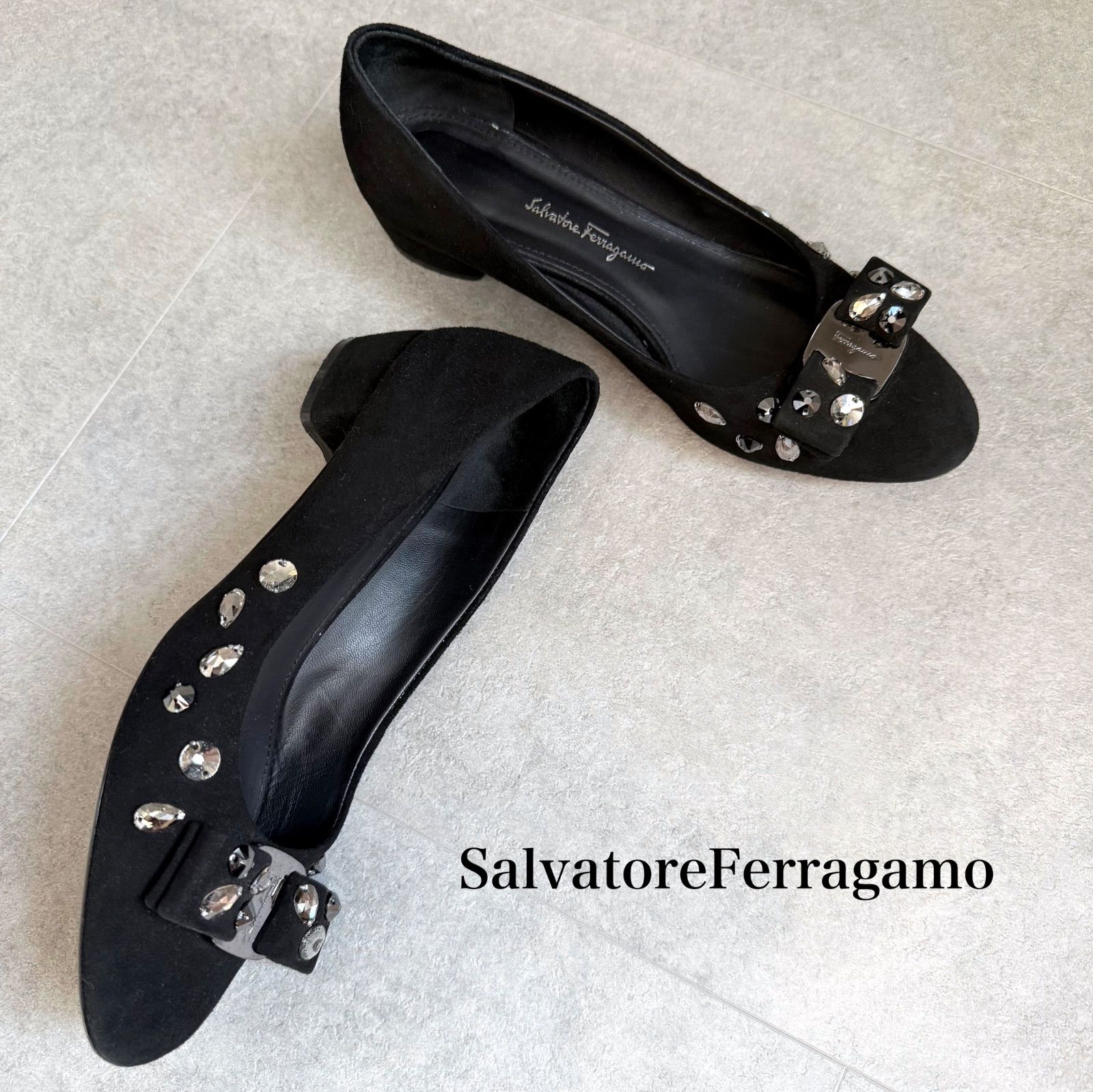 フェラガモ　パンプス　スエード　黒 サルバトーレフェラガモ Salvatore Ferragamo スエード ヒールパンプス