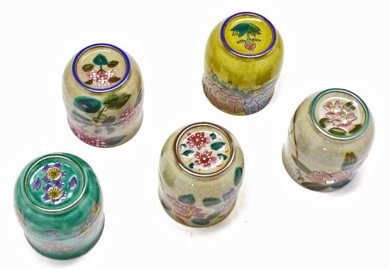 メーカー直送 九谷焼 五客お湯呑 湯飲み 小 手描き花柄 コンビ山茶花 和桜 グリーン地桜 がく紫陽花 吉田屋牡丹 シリーズ 裏絵