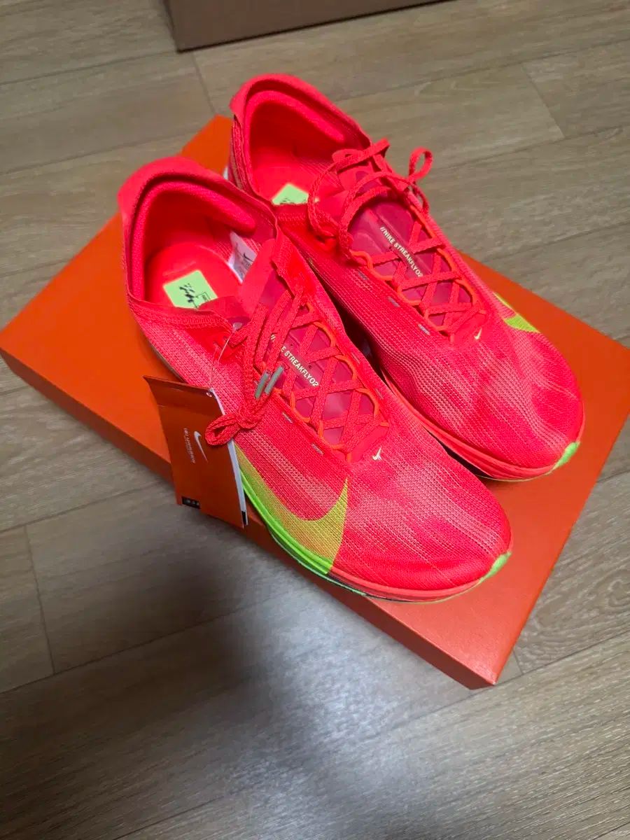 ナイキ ストリークフライ2 ピンク 蛍光