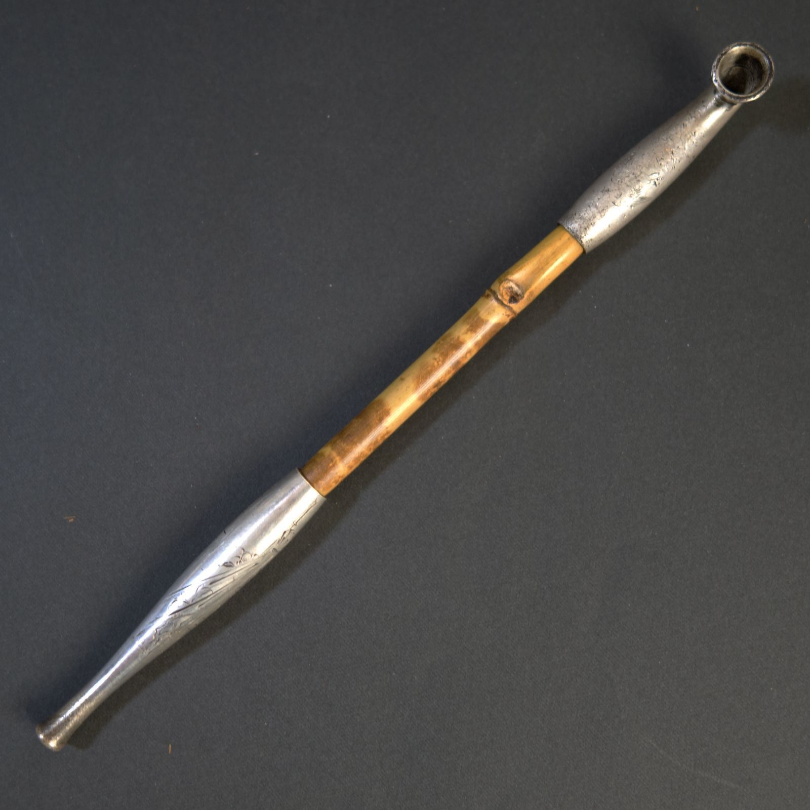 煙管 【 銀製 彫刻 冬牡丹と千鳥図 煙管 】 喫煙具 骨董 古美術