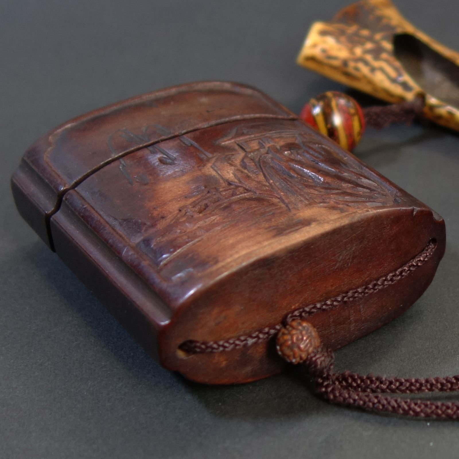 2123 骨董　煙管筒　堤物　彫刻物　時代物 2123 骨董 煙管筒 堤物 彫刻物 時代物 中古】【古い本象牙製 煙管筒